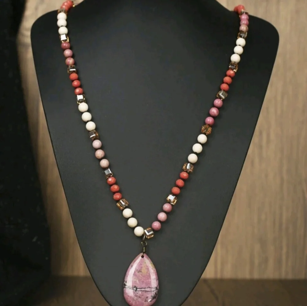 🩷🖤NEW🩷🖤 ELEGANT!! STRAWBERRY QUARTZ BoHo Sweater Necklace